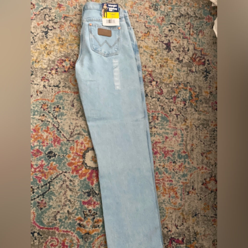 Cowboy cut, size 13x32, light wash wrangler
